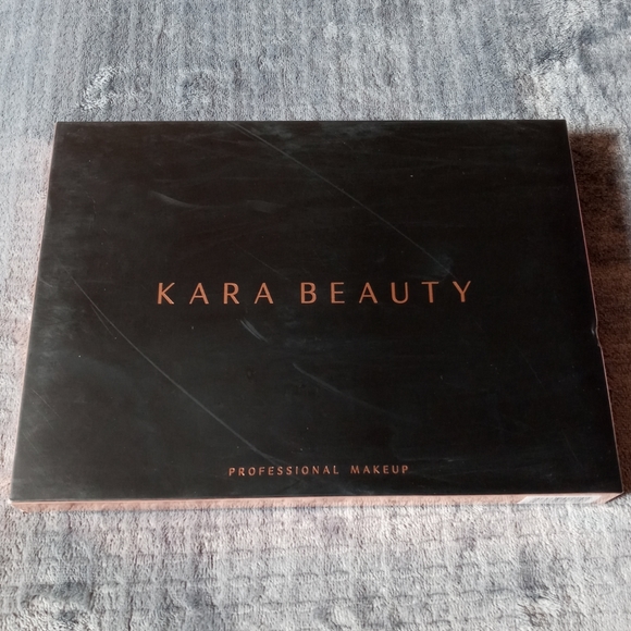NIB Professional Eyeshadow Palette - Picture 9 of 10